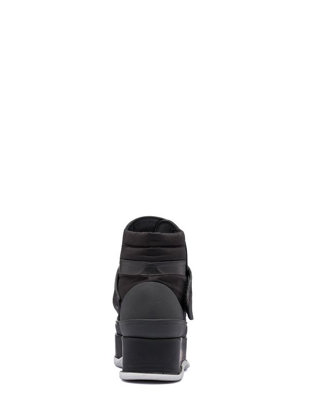 boots canvas in store