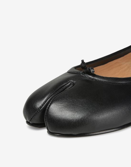 comes in calfskin ballet flat shoes with the signature cleft