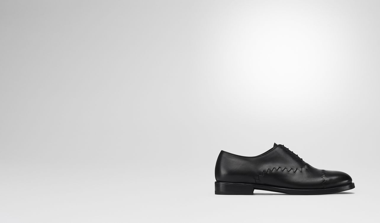 reyn lace up in nero calf, intrecciato landing