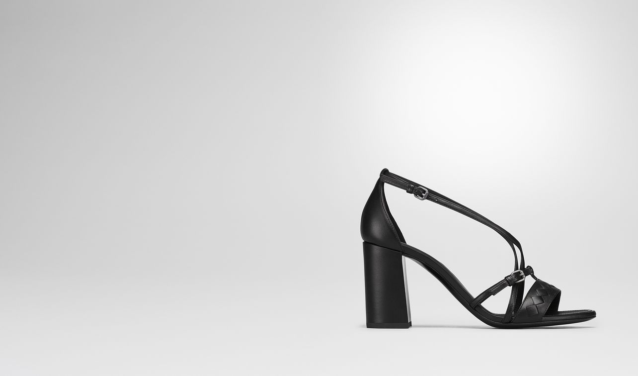 cherbourg sandal in nero nappa, intrecciato details landing