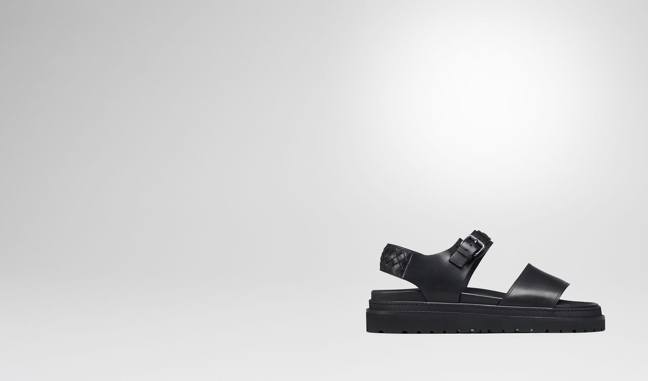 tyrell sandal in nero calf landing
