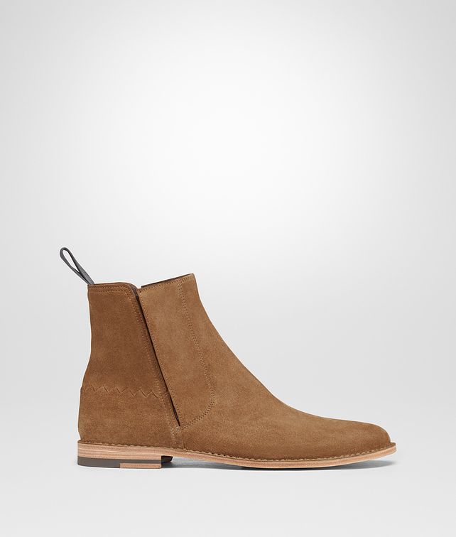 BOTTEGA VENETA LIGHT CALVADOS SUEDE VOORTREKKING JAG ANKLE BOOT
Boots Man fp