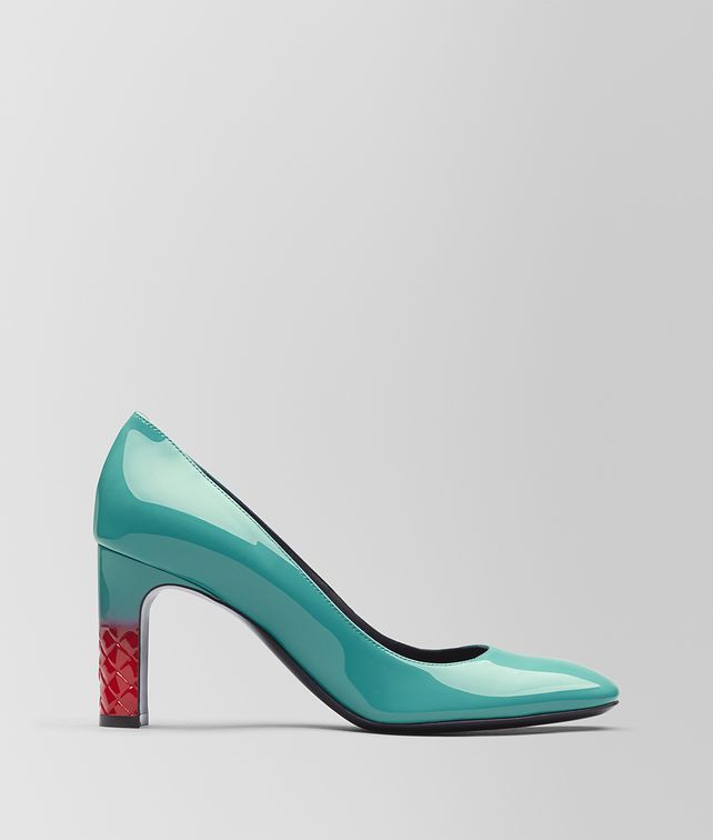 BOTTEGA VENETA DÉCOLLETÉ ISABELLA IN VITELLO VERNICIATO AQUA Décolleté Donna fp