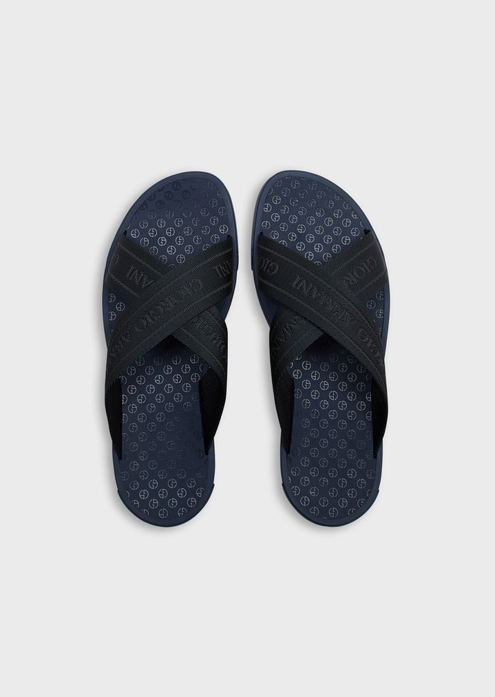 Sandalias con tiras de tela con logotipo y detalles de piel Sandalias con tiras de tela con logotipo y detalles de piel