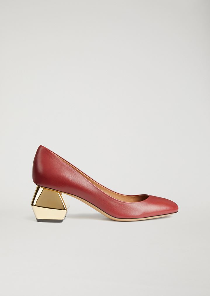 Zapatos de salón de napa con tacón hexagonal cromado Zapatos de salón de napa con tacón hexagonal cromado