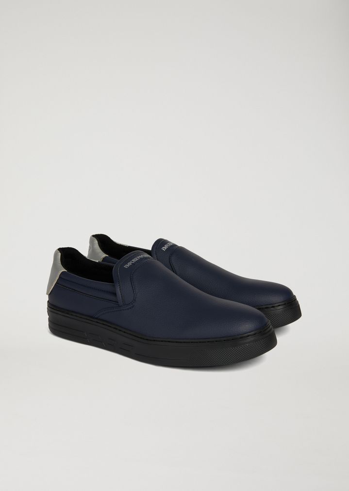 Slip-on abatanadas con aplicación de logotipo en el talón Slip-on abatanadas con aplicación de logotipo en el talón