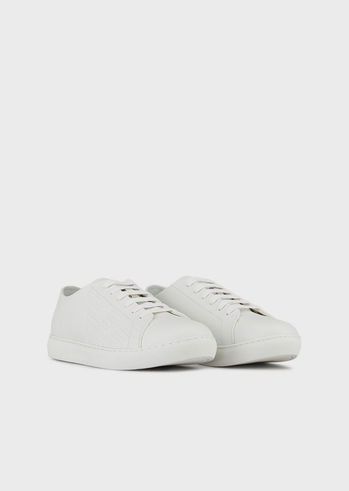 Sneakers aus Leder mit Relief-Logo Sneakers aus Leder mit Relief-Logo