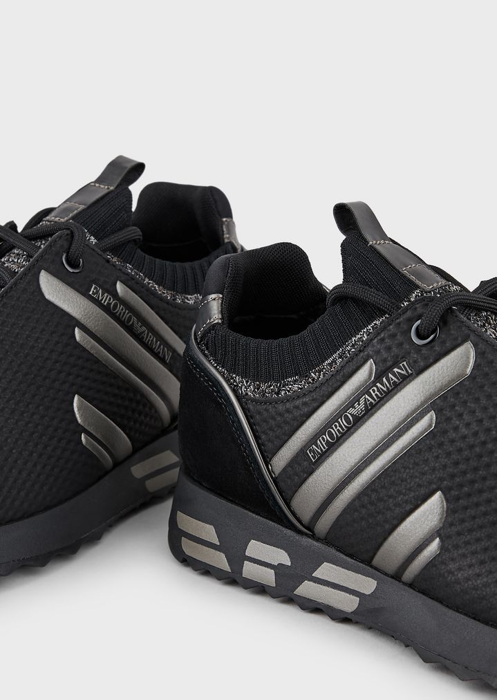 Deportivas de ante y tejido técnico con logotipo en la suela Deportivas de ante y tejido técnico con logotipo en la suela