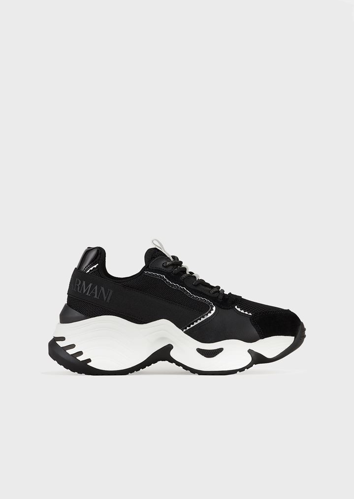 Deportivas de ante con aplicaciones en contraste Deportivas de ante con aplicaciones en contraste