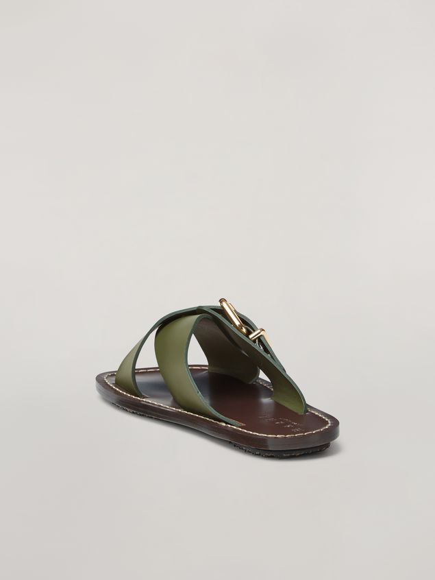 Sandalen Marni Überkreuzte Sandale mit Schnalle aus glattem Kalbsleder in Grün Damen