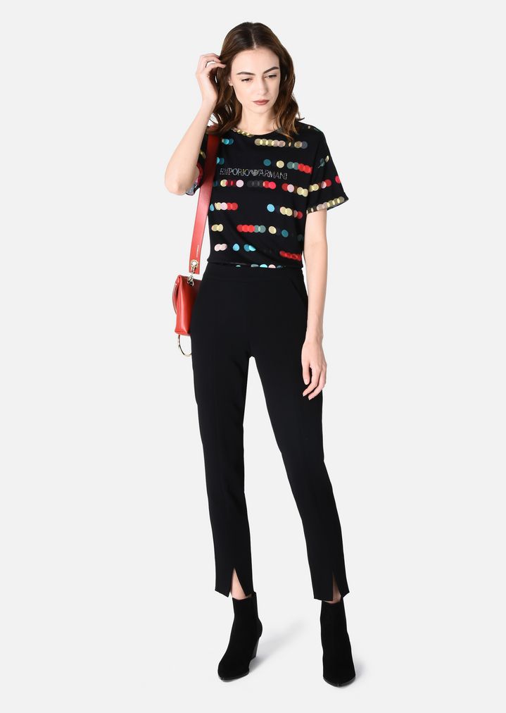 T-SHIRT AUS VISKOSEJERSEY MIT STRASS-LOGO T-SHIRT AUS VISKOSEJERSEY MIT STRASS-LOGO