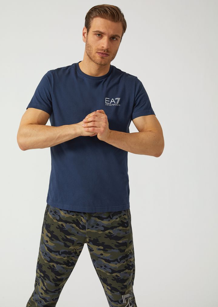 Camiseta de algodón puro con logotipo de gran tamaño en la parte posterior Camiseta de algodón puro con logotipo de gran tamaño en la parte posterior