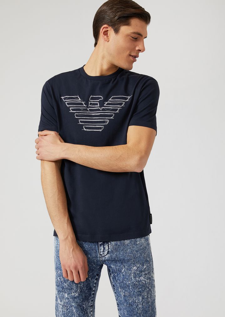 Camiseta de punto con logotipo bordado en contraste Camiseta de punto con logotipo bordado en contraste