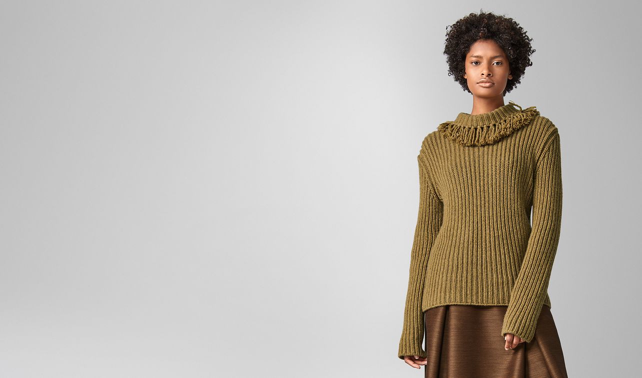 pullover in wool landing