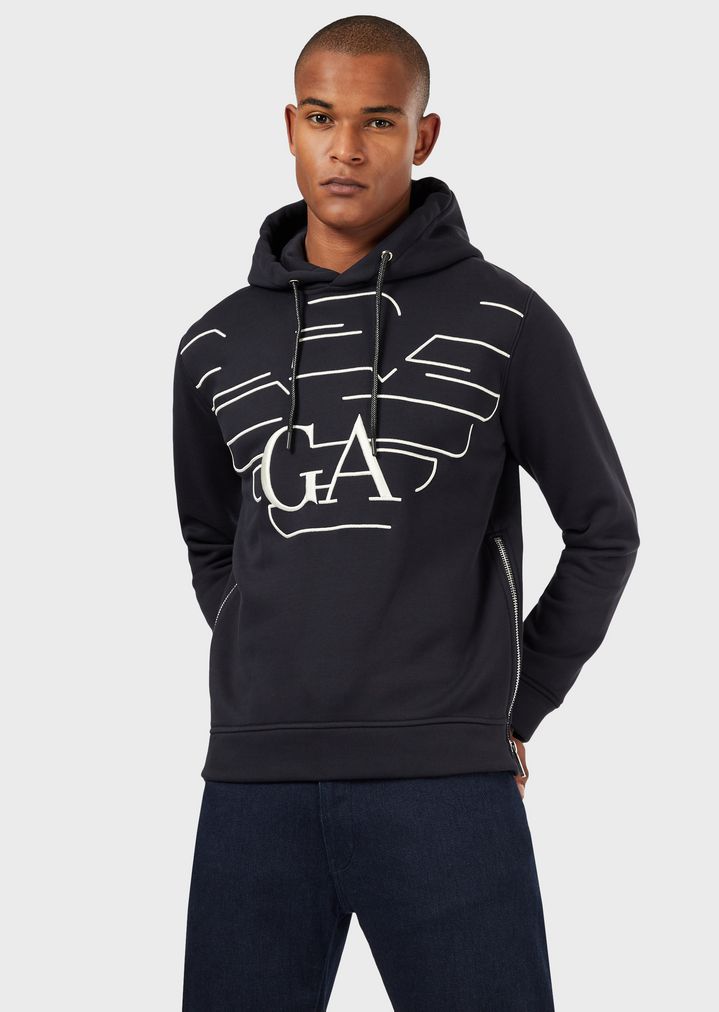 Sweatshirt mit Kapuze und gesticktem Logo Sweatshirt mit Kapuze und gesticktem Logo