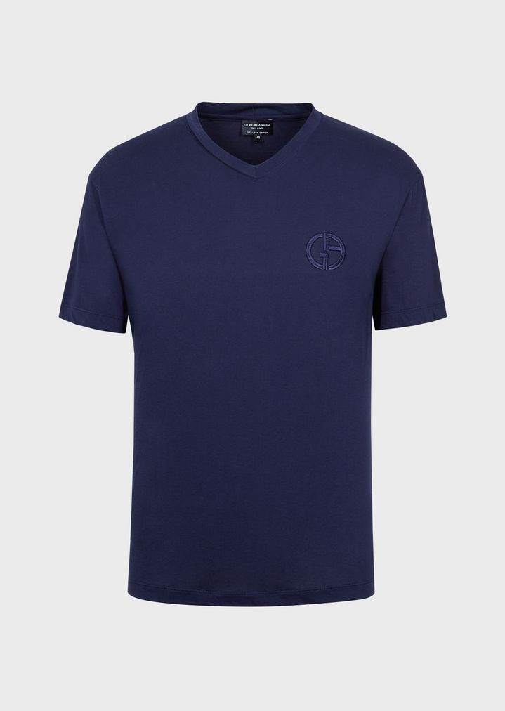 T-Shirt mit V-Ausschnitt und gesticktem Logo in derselben Farbe T-Shirt mit V-Ausschnitt und gesticktem Logo in derselben Farbe