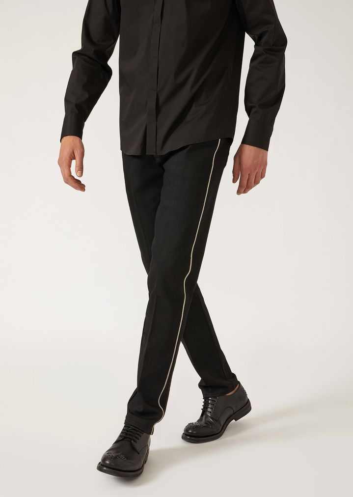 Vaqueros de corte ajustado de denim de 12 onzas con orillo en los laterales Vaqueros de corte ajustado de denim de 12 onzas con orillo en los laterales