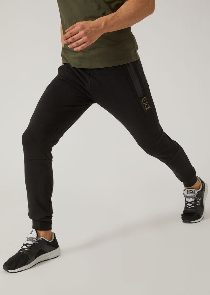 Pantalones deportivos de felpa con costuras reforzadas Pantalones deportivos de felpa con costuras reforzadas