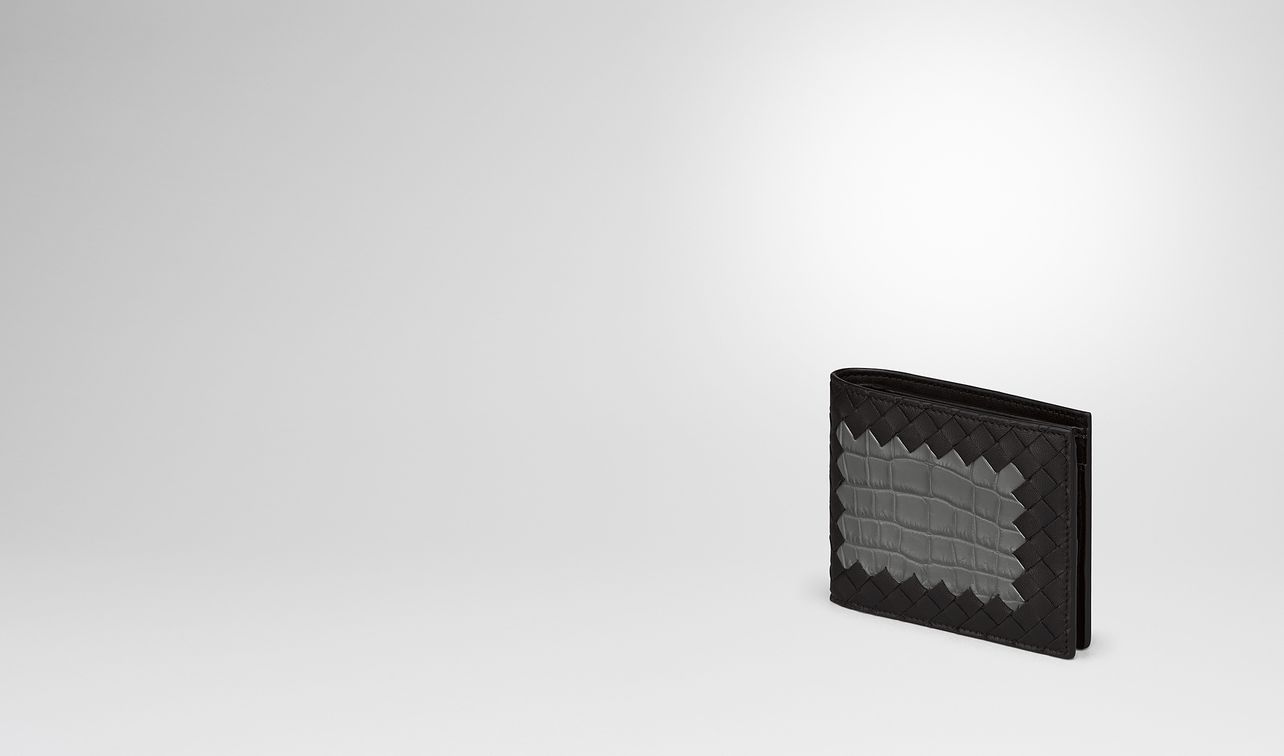 portemonnaie aus krokodilleder in light grey und intrecciato nappa in nero landing