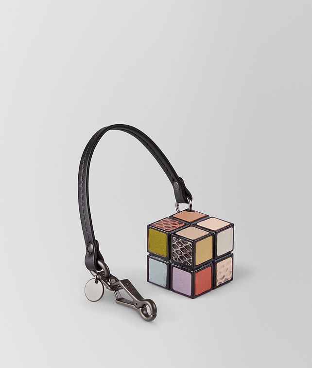 BOTTEGA VENETA WÜRFEL-ANHÄNGER AUS NAPPA UND AYERSLEDER Schlüsselring oder Armband E fp
