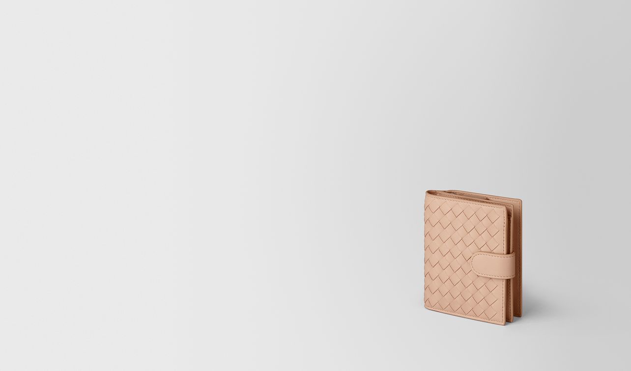 portefeuille mini format en cuir nappa intrecciato peach rose landing