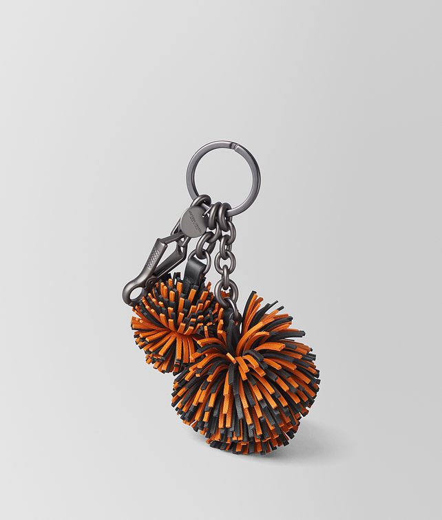 BOTTEGA VENETA POMPON EN CUIR NAPPA ORANGE/NERO Autre accessoire E fp