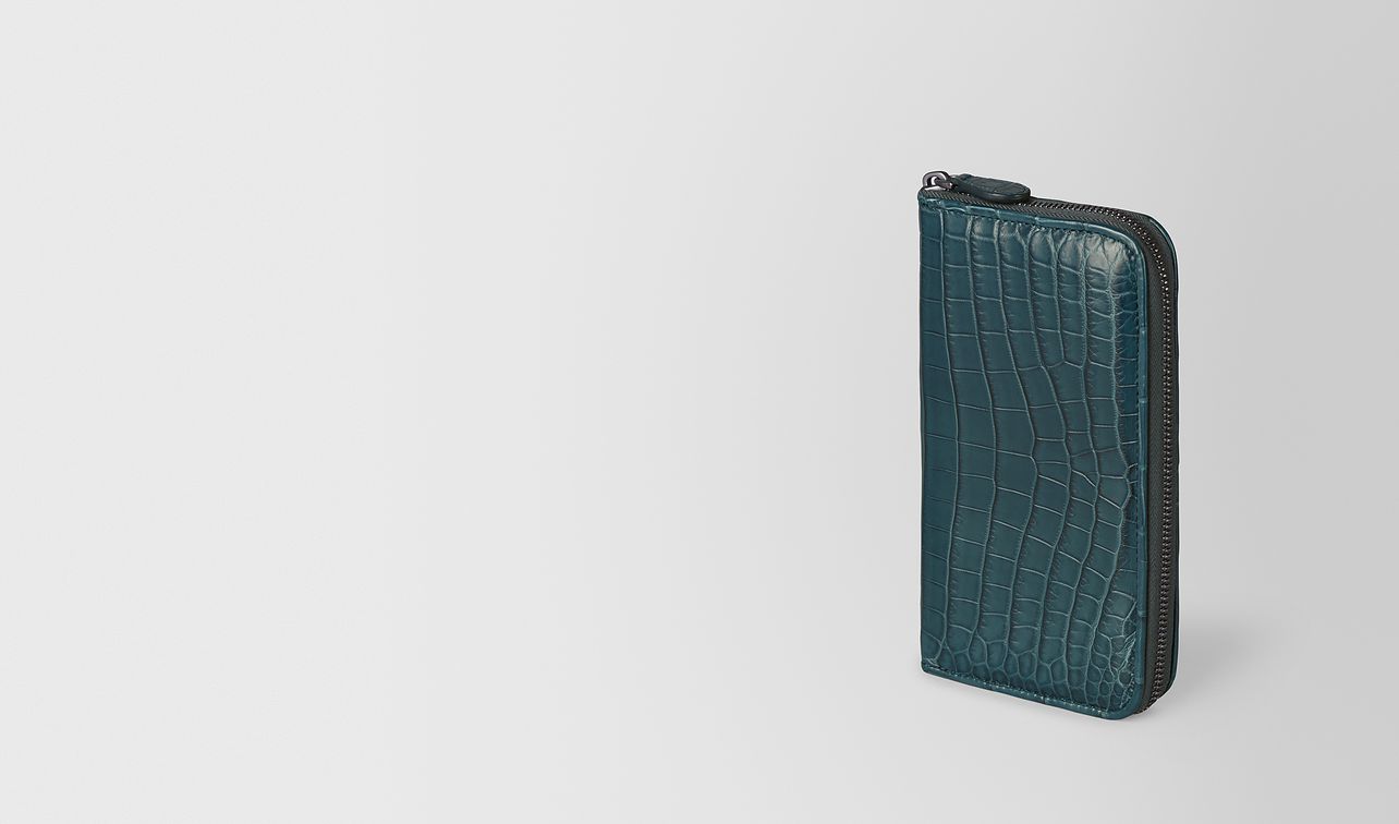 zip around wallet in crocodile landing