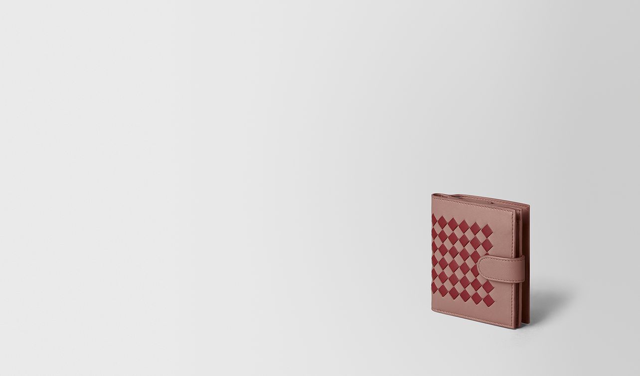 mini wallet in intrecciato chequer landing