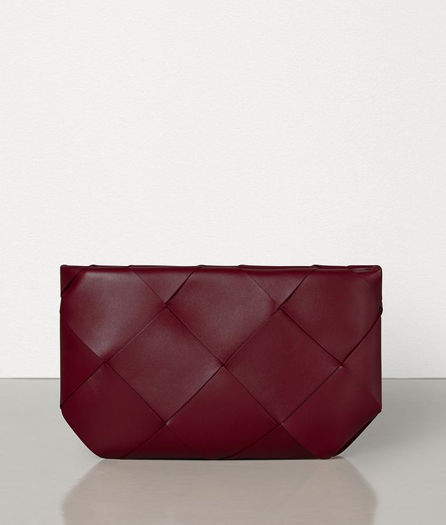 BOTTEGA VENETA POUCH IN MAXI INTRECCIO Pouch E fp