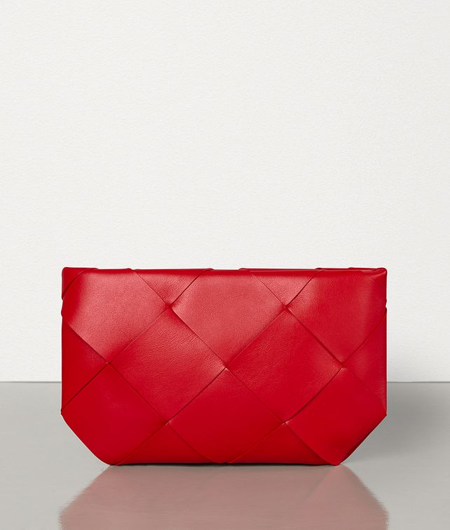BOTTEGA VENETA POUCH IN MAXI INTRECCIO Pouch E fp