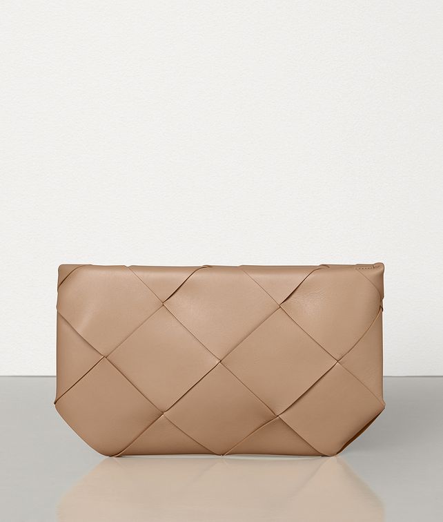 BOTTEGA VENETA POUCH IN MAXI INTRECCIO Pouch E fp