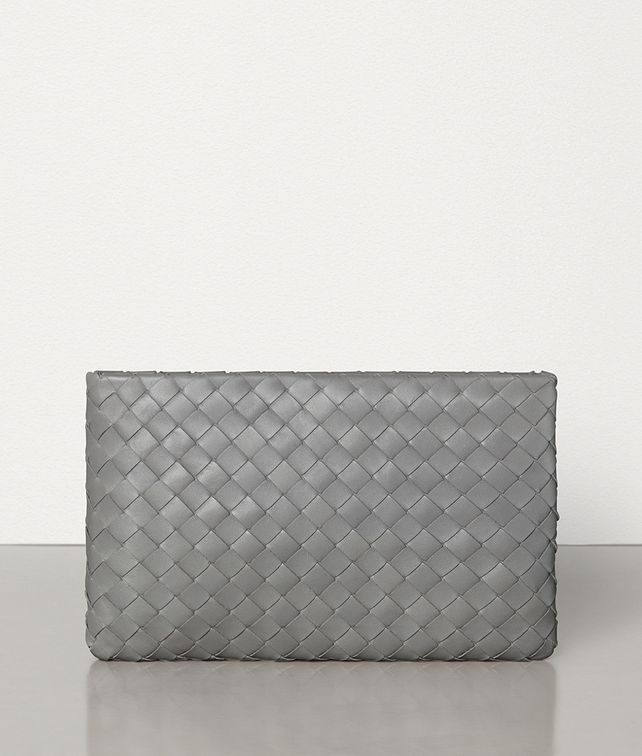 BOTTEGA VENETA LARGE POUCH IN INTRECCIATO NAPPA Pouch E fp