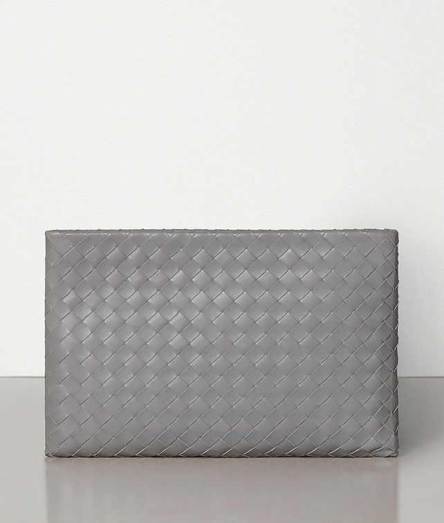 BOTTEGA VENETA LARGE POUCH IN INTRECCIATO NAPPA Pouch E fp