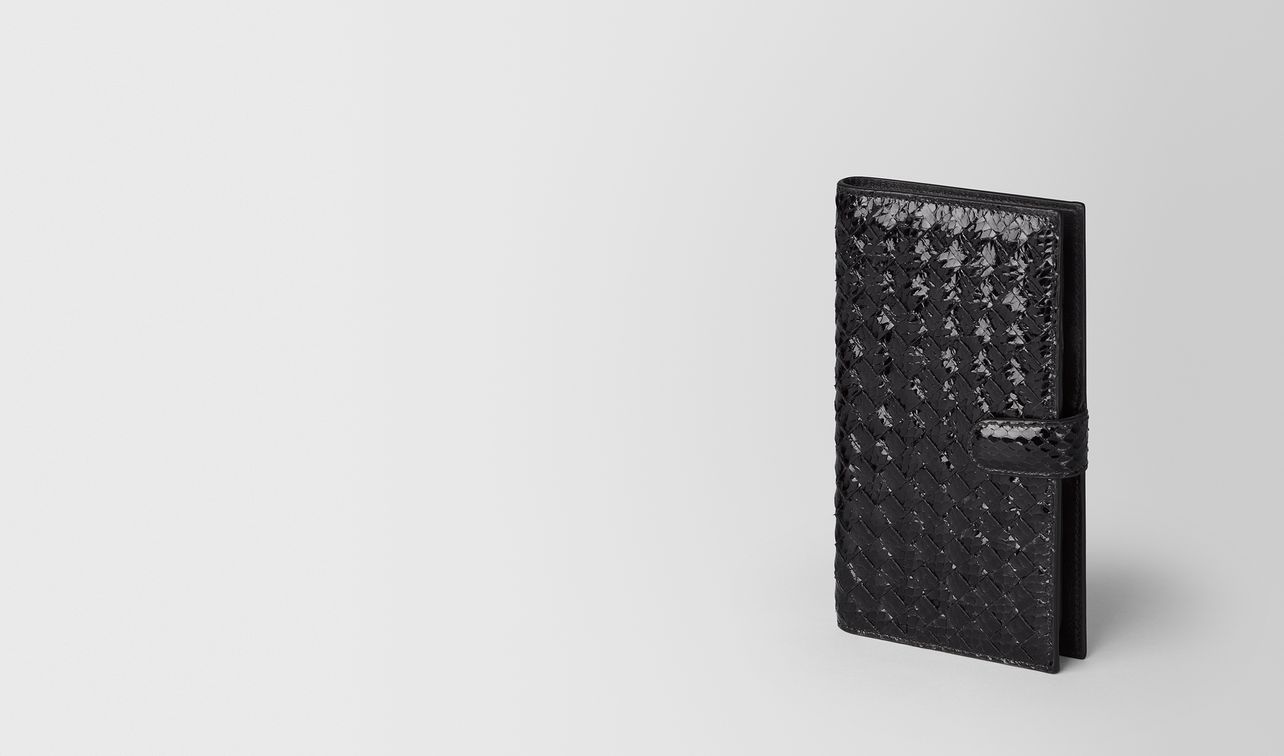 nero ayers/intrecciato nappa high-tech case landing