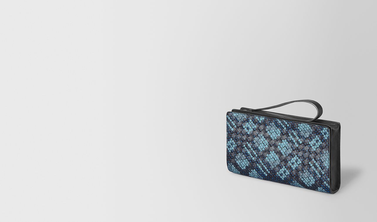 multifunctional case in tartan dots landing