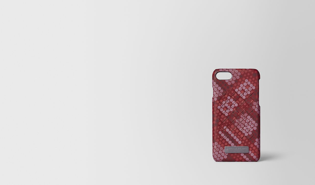 hi-tech case in tartan dots landing