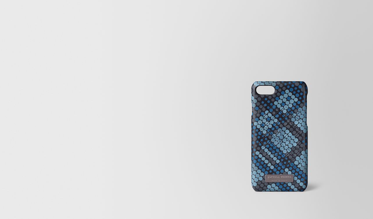 hi-tech case in tartan dots landing