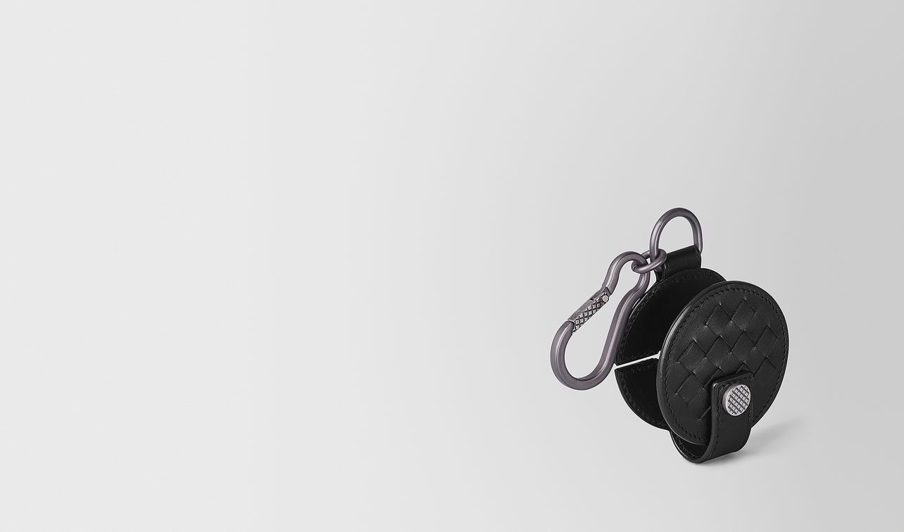 headphone holder in intrecciato vn landing