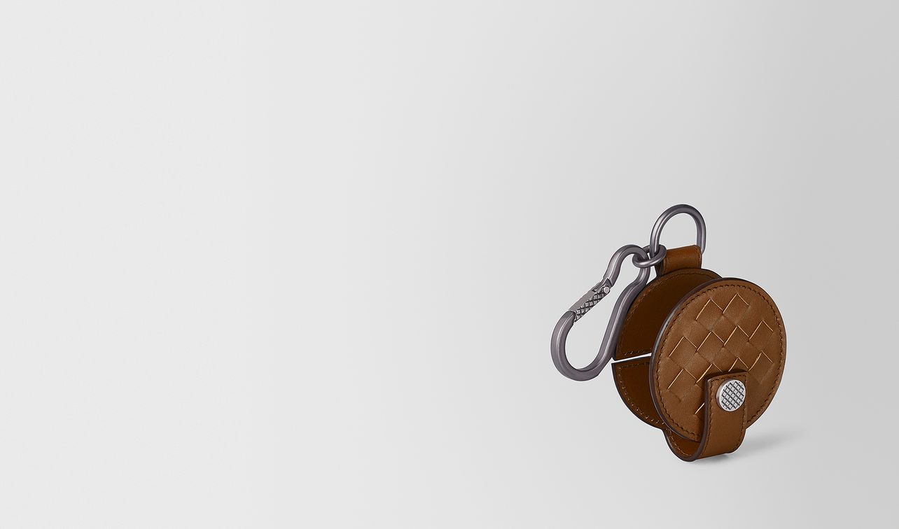 headphone holder in intrecciato vn landing