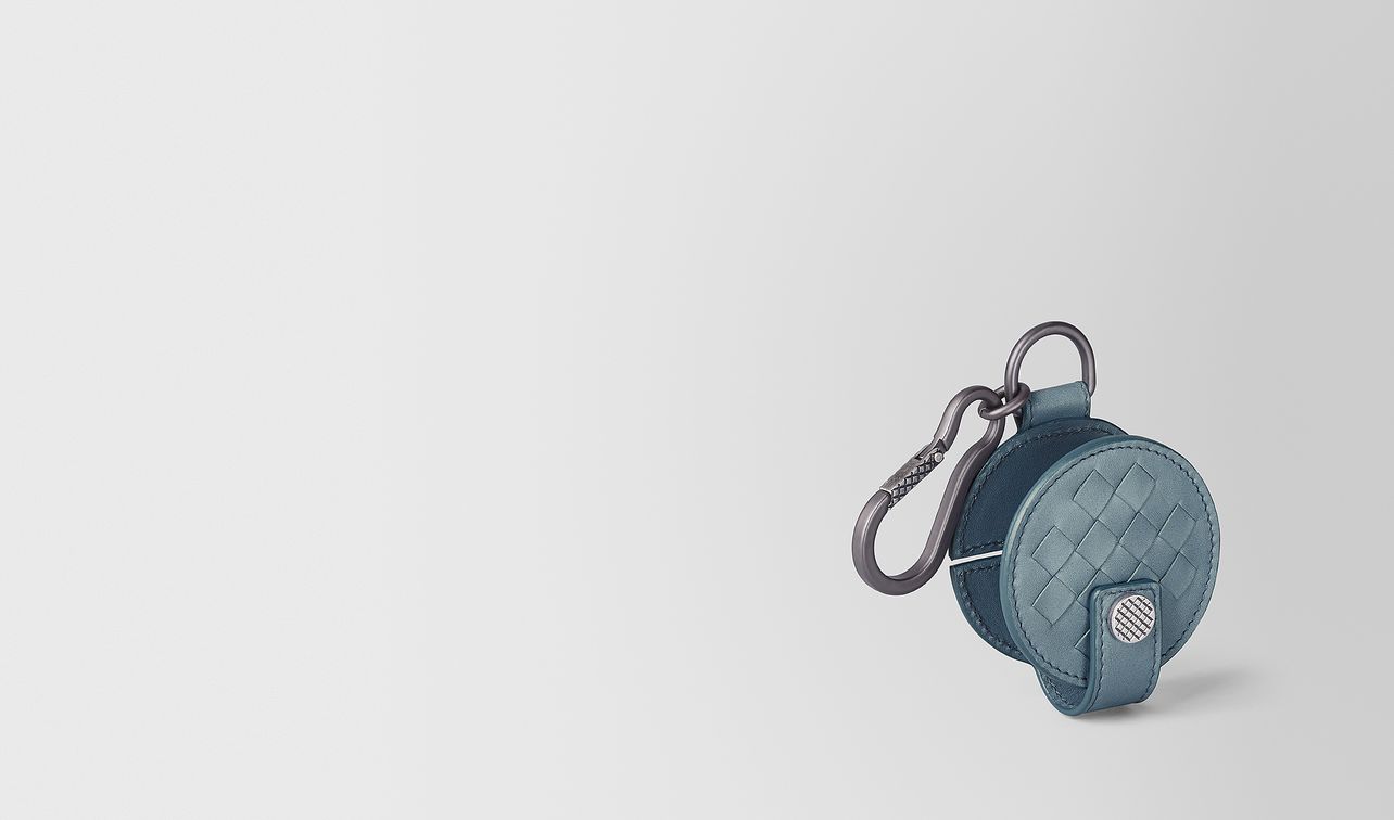 headphone holder in intrecciato vn landing