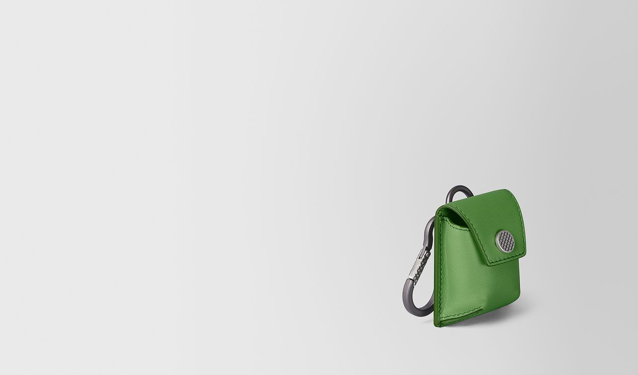 wireless earbud case in intrecciato vn landing
