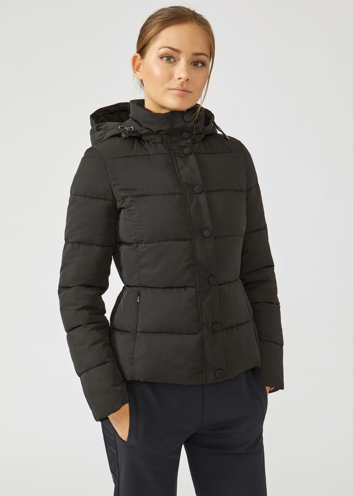 Cazadora de sarga de nailon acolchada con capucha Cazadora de sarga de nailon acolchada con capucha