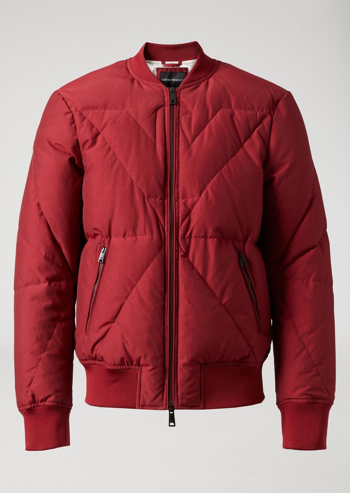 Cazadora acolchada con tejido pespunteado y perfiles de punto Cazadora acolchada con tejido pespunteado y perfiles de punto