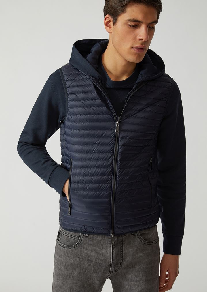 Plumífero de tejido técnico sin mangas Plumífero de tejido técnico sin mangas