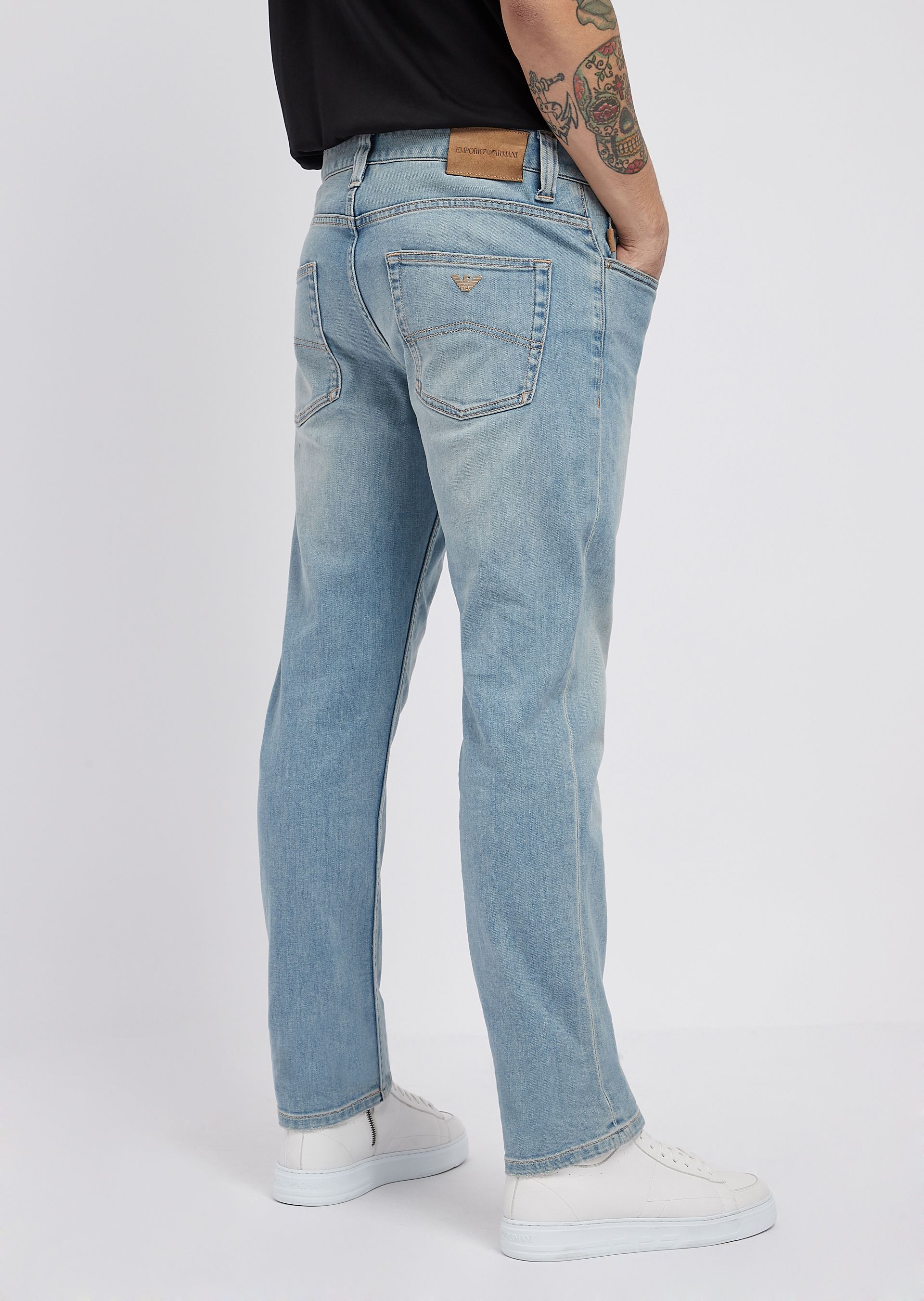 J15 jeans in 10.5 oz right-hand comfort denim twill | Man | Emporio Armani