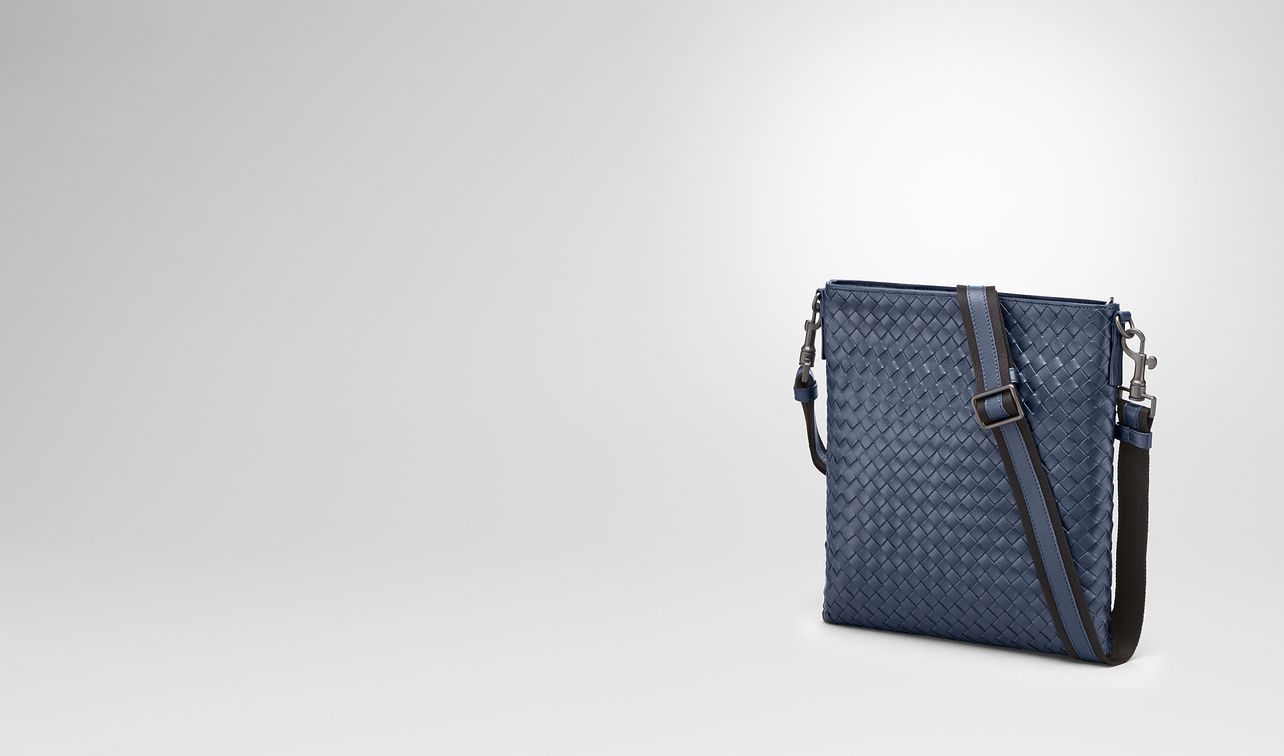 small messenger bag in light tourmaline intrecciato vn landing