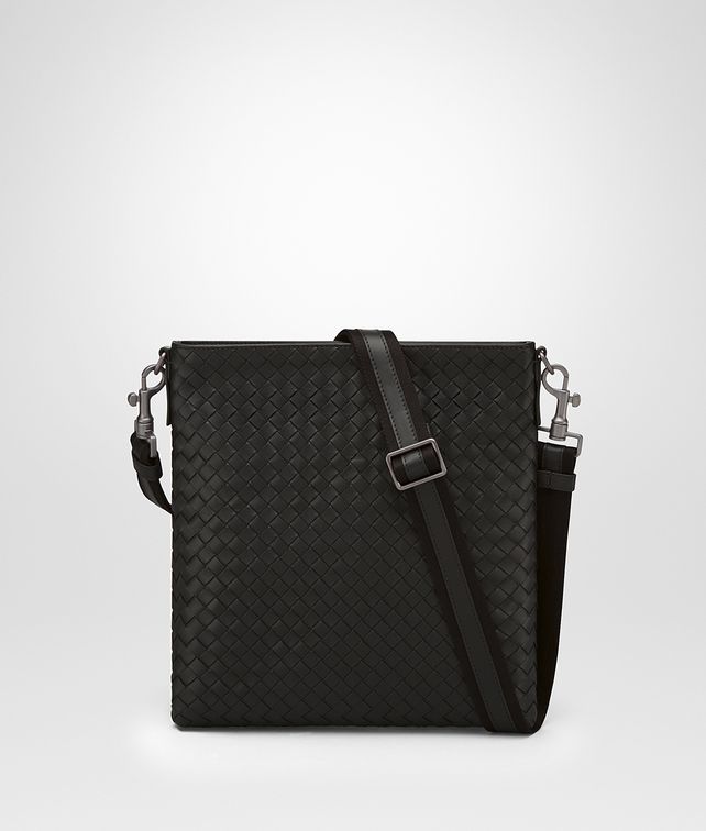BOTTEGA VENETA SMALL MESSENGER BAG IN NERO INTRECCIATO VN Messenger Bag Woman fp