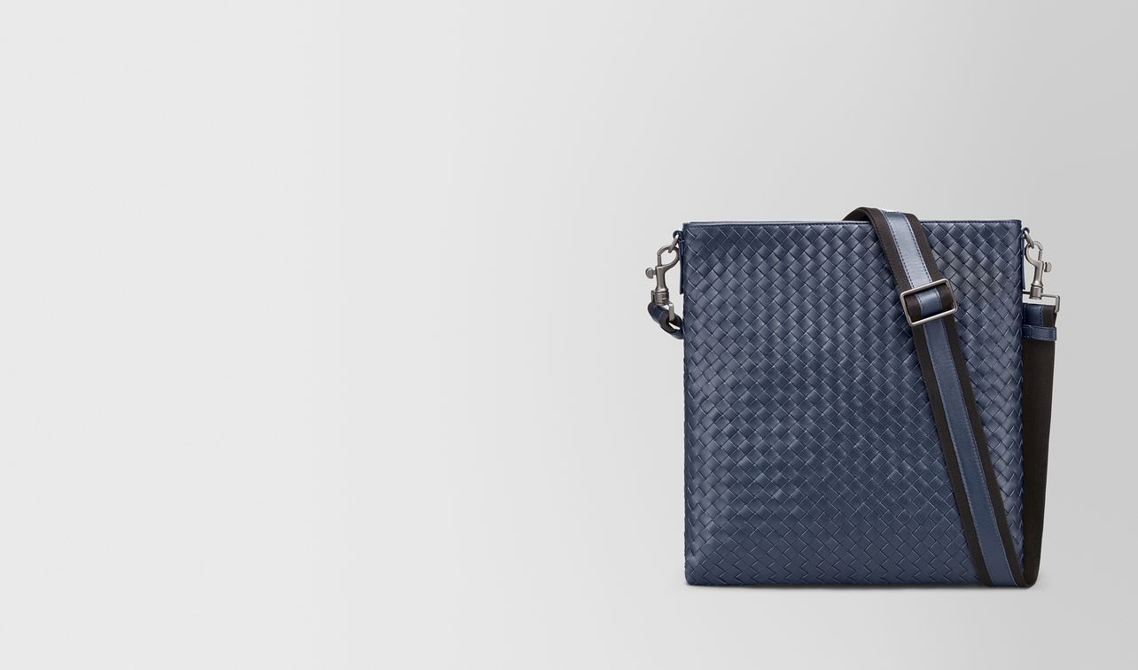 large messenger bag in light tourmaline intrecciato vn landing