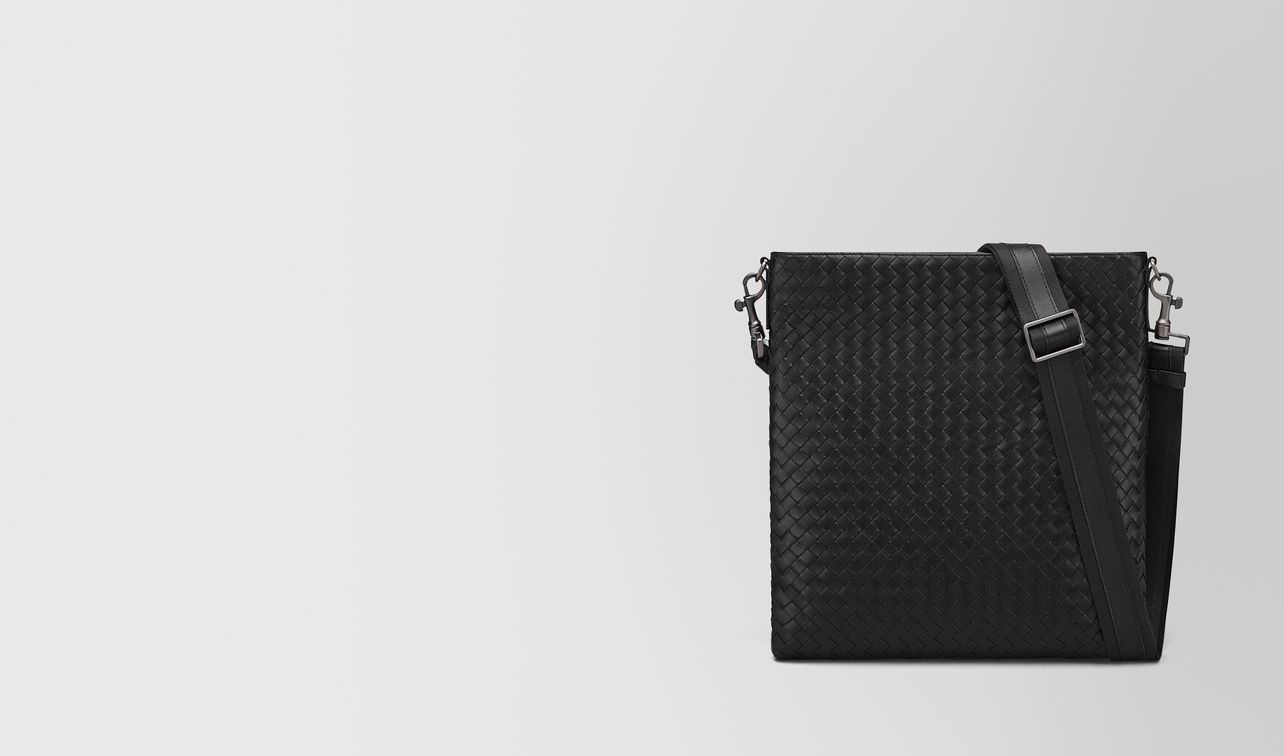 large messenger bag in nero intrecciato vn landing