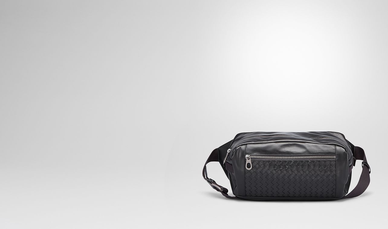 belt bag in nero intrecciato calf landing